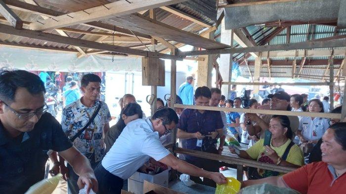 Joune Ganda jualan Bahan Pokok di Pasar Sukur Minut