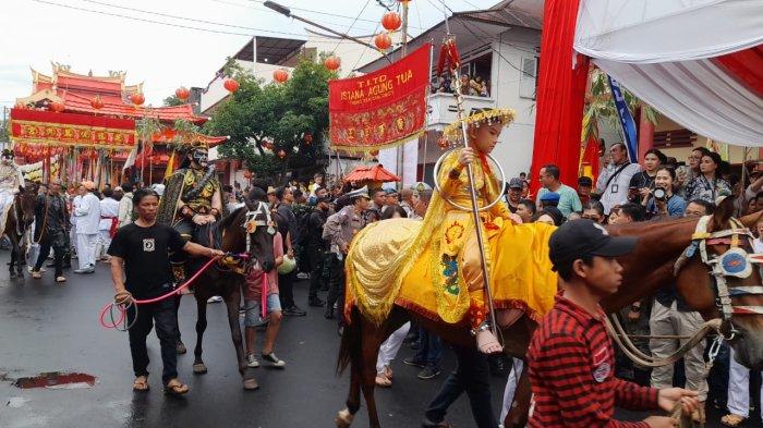 KAMPUNG CINA: Cap Go Meh 2025 di Kampung Cina Manado, Sulawesi Utara, Rabu (12/2/2025) sore. Aksi 12 Tang Sin pukau warga dan wisatawan.