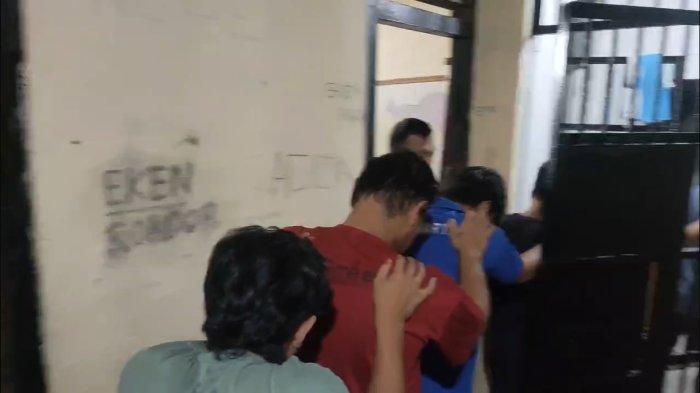 KASUS PENGEROYOKAN - Tersangka pengeroyokan di Desa Patokaan, Kecamatan Talawaan, Kabupaten Minahasa Utara (Minut), Sulawesi Utara, akhir Juni 2025. Satu di antaranya adalah anak di bawah umur.