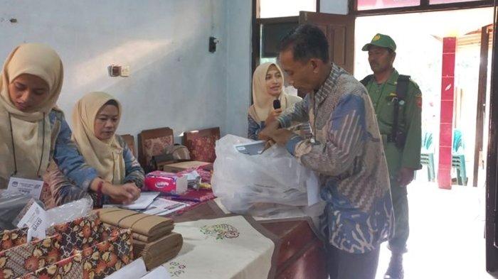 KPU lakukan Pemungutan Suara Ulang di salah satu TPS Desa Maron, Kecamatan Loano, Purworejo, Jawa Tengah.