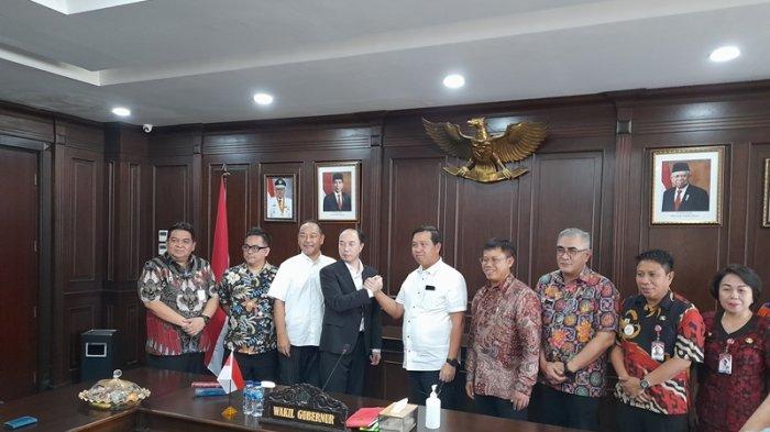 Co Founder dan Vice President Yuime Yo Maeda dan Director Yoshikazu Eshiro didampingi Chairman IJB Net Sutoyo Rais melakukan pertemuan dengan Wagub Sulut Steven Kandouw beserta jajaran Pemprov Sulut di ruangan Wagub Sulut di kantor Pemprov Sulut, Kamis (10/8/2023).