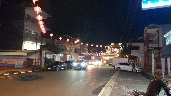 Suasana Kampung Cina Manado Sulawesi Utara di malam hari jelang hari raya imlek 2025