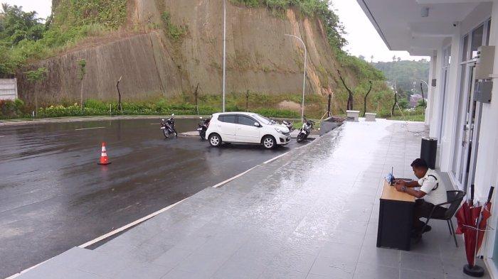 Kantor Baru DPD Partai Demokrat Sulawesi Utara di ruko CitraLand Kairagi, tepatnya di Kombos Kelurahan Kairagi Satu, Kecamatan Mapanget, Manado, Sulawesi Utara, Selasa (14/5/2024).