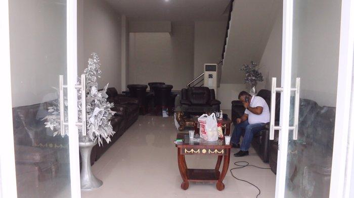 Kantor Baru DPD Partai Demokrat Sulawesi Utara di ruko CitraLand Kairagi, tepatnya di Kombos Kelurahan Kairagi Satu, Kecamatan Mapanget, Manado, Sulawesi Utara, Selasa (14/5/2024).