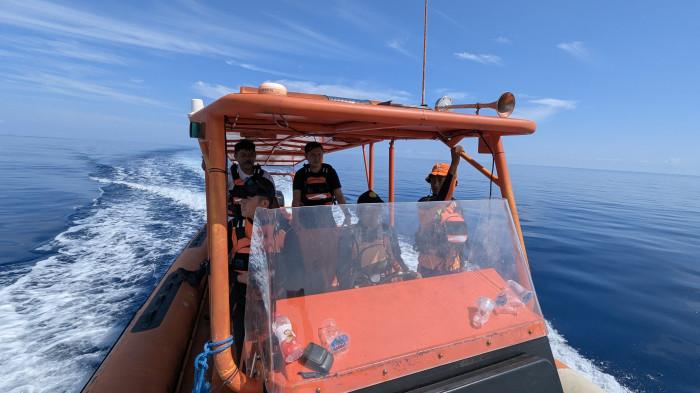 PENCARIAN:Basarnas Manado terus melakukan pencarian terhadap dua orang penumpang KM Barcelona V yang dilaporkan hilang pasca insiden kebakaran Kapal yang terjadi di Perairan Talise, Kabupaten Minahasa Utara, Minggu (20/7/2025)