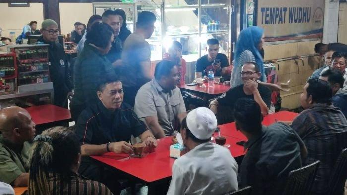 Kapolda beserta jajarannya menjalin silaturahmi sambil mendengarkan masukan serta saran dari warga saat berkunjung di jalan roda