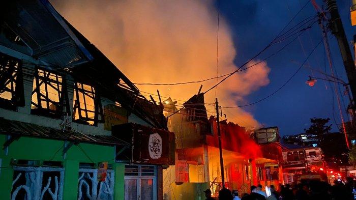 Kebakaran rumah di Jl Sudirman Kampung Kodo, Kecamatan Wenang, Kota Manado, Sulut malam ini Selasa (19/3/2024)