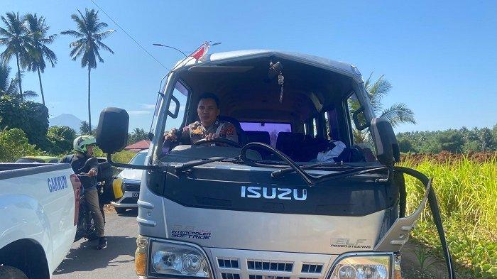 Kecelakaan tunggal minibus di perumahan Paniki Indah (GPI) Kota Manado, Sulawesi Utara, Selasa (17/9/2024).