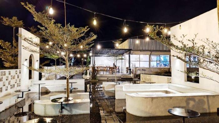 TRAVEL: Kèlang Cafe, tempat nongkrong Favorite di Kelurahan Masarang, Kecamatan Tondano Selatan, Minahasa, Sulawesi Utara. Cafe ini menyediakan makanan dan minuman, serta pemandangan indah
