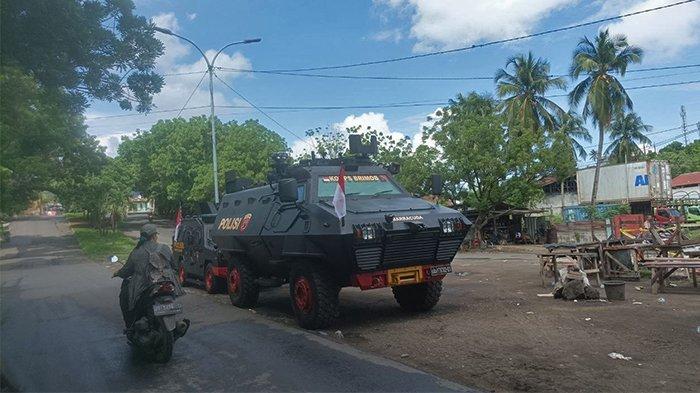 Kendaraan rantis Brimob Polda Sulut masih berada di Kota Bitung Sulawesi Utara, Minggu 26 November 2023. 