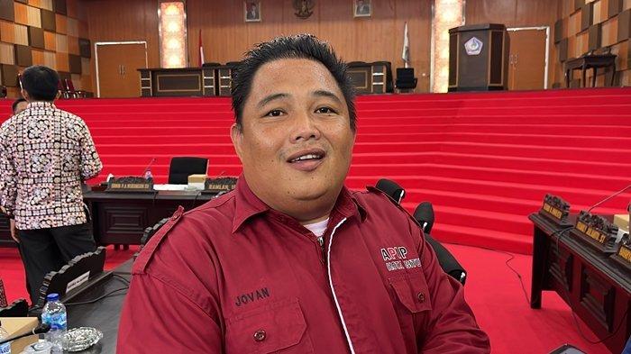 Kepala Inspektorat Bitung Febri Sambode saat menerangkan tentang pemberian TPP ke ASN Pemkot Bitung.