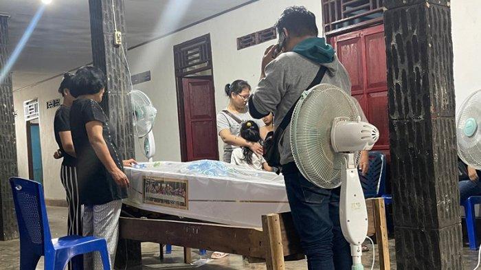 Kepergian almarhum Benaya Lakaoni (17), lelaki warga Kelurahan Manembo-Nembo Tengah Kecamatan Matuari, Bitung, Sulawesi Utara, meninggalkan kisah pilu, Jumat ( 19/7/2024),