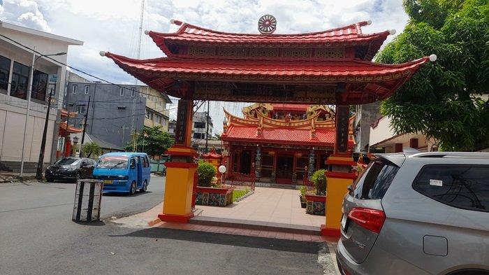 KLENTENG: Klenteng Ban Hin Kiong adalah Klenteng tertua di kota Manado. Didirikan pada tahun 1819.