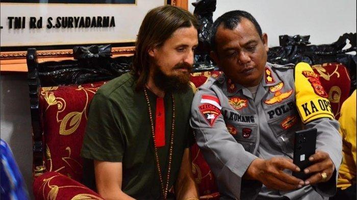 Pilot Susi Air Philip Mark Merthens Dibebaskan KKB Papua.