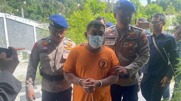 Lelaki JM alias James Nahkoda Kapal Landing Craft Tenk (LCT) Bora V yang ditetapkan tersangka oleh Ditpolairud Polda Sulut pasca kasus kapal tenggelam