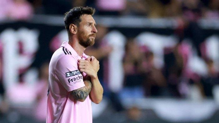 Lionel Messi #10 dari Inter Miami CF merayakan setelah mencetak gol selama pertandingan