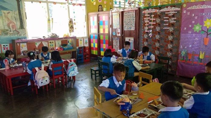Makan Bergizi Gratis di TK Katolik St Bernadette Kota Manado, Sulawesi Utara, Selasa (7/1/2025)
