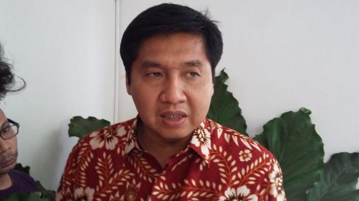 Mantan politisi PDIP, Maruarar Sirait. Maruarar Sirait ternyata pernah diminta Jokowi untuk menjadi menteri tapi ada yang tidak setuju.
