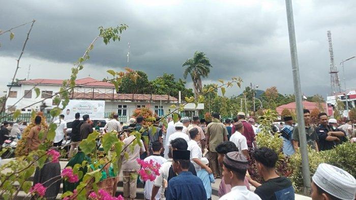 Salat Jumat pertama di bulan suci Ramadan 1445 Hijriah, di Masjid Agung Baitul Makmur Kotamobagu, Sulawesi Utara, Kamis (15/3/2024).