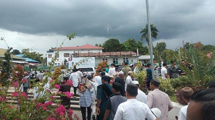 Salat Jumat pertama di bulan suci Ramadan 1445 Hijriah, di Masjid Agung Baitul Makmur Kotamobagu, Sulawesi Utara, Kamis (15/3/2024).