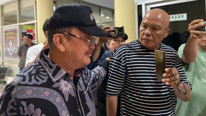 Micler Lakat setelah diperiksa Subdit Tipikor Polda Sulut, Jumat (25/10/2024).
