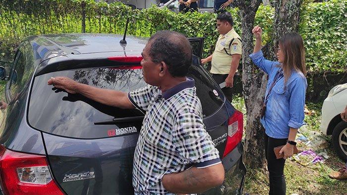 Mobil di Jalan Sam Ratulangi Manado dibobol orang tak dikenal, Rabu (24/4/2024).