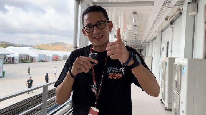 Menteri Pariwisata dan Ekonomi Kreatif, Sandiaga Salahuddin Uno sesaat setelah menyaksikan gelaran MotoGP secara langsung di sirkuit Mandalika, Lombok Tengah, NTB pada Minggu (15/10). Dirinya secara khusus mengapresiasi kerja keras PLN dalam menyediakan pasokan listrik yang andal untuk mendukung MotoGP Mandalika 2023.