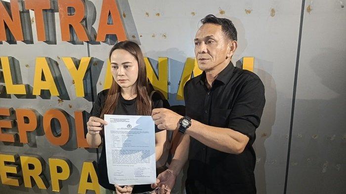 LAPOR: Nelson Antou ayah dari Nahtasya Antou (26) perempuan asal Kota Manado, Sulawesi Utara, (Sulut) meninggal di Kamboja, resmi melaporkan Jovan ke Polda Sulut didampingi oleh sahabat Nahtasya yaitu Mercy Lontoh, Kamis 22 Mei 2025.