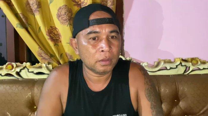 SOROT KINERJA POLISI: Potret James orang tua korban penganiayaan di Bitung, Sulawesi Utara saat diwawancari tribunmanado.com Jumat 14 Maret 2025. James menyoroti kinerja polisi terkait kasus penganiayaan yang dialami anaknya.
 