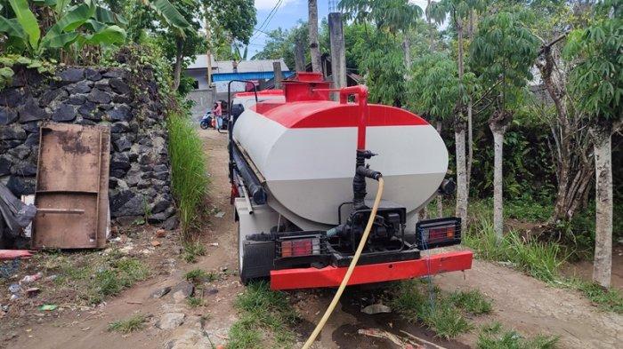 PDAM Manado kembali menyalurkan air bersih di Lingkungan Dua dan Enam Kelurahan Bailang, Kecamatan Bunaken, Manado, Sulawesi Utara, Senin (18/9/2023).