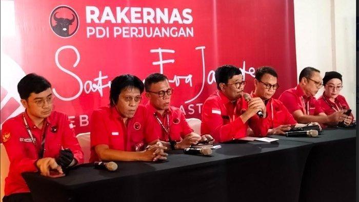 PDIP: Jokowi dan Gibran Pelanggar Konstitusi. PDIP tidak mengundang Jokowi dan Gibran dalam Rapat Kerja Nasional (Rakernas) V di Jakarta, 24-26 Mei 2024 karena sudah melanggar konstitusi negara.