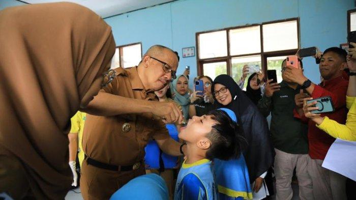 PJ Wali Kota Kotamobagu Asripan Nani menyambangi SDIT An-Nahl Kotamobagu dan Madrasah Ibtidaiyah Baitul Makmur Kotamobagu, Sulawesi Utara, Selasa (23/7/2024).