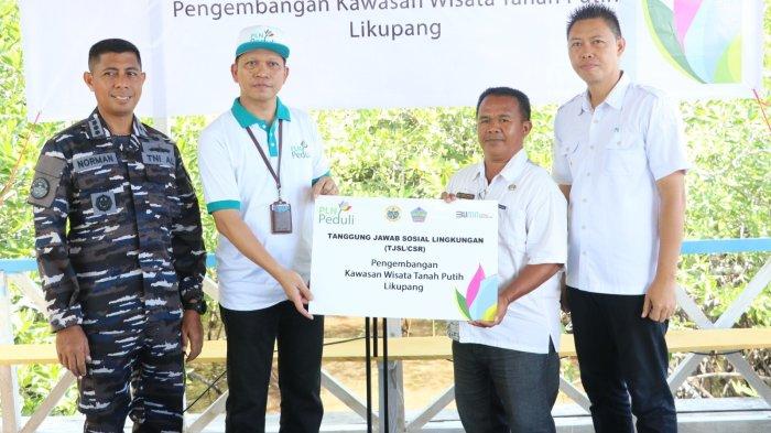 Bantuan yang diberikan untuk Pengembangan Kawasan Wisata Tanah Putih adalah 5 gazebo wisata