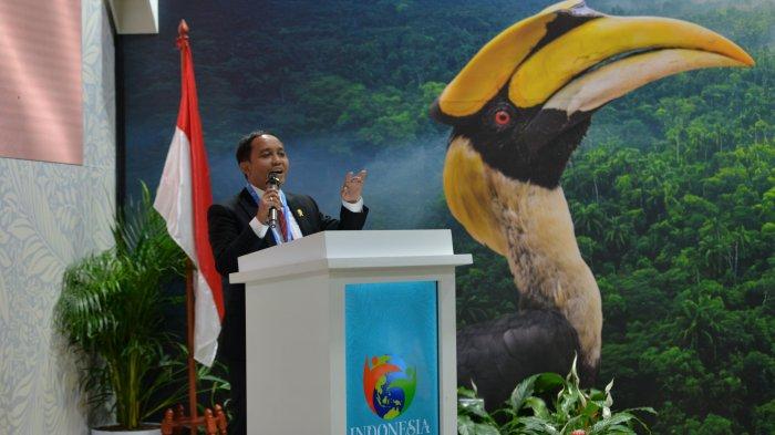 Menteri Kehutanan, Raja Juli Antoni menegaskan bahwa pertumbuhan ekonomi harus selaras dengan perlindungan lingkungan, khususnya kelestarian hutan. Ia mendorong semua stakeholder harus memainkan peran tersebut demi tercapainya pertumbuhan ekonomi yang berkelanjutan.