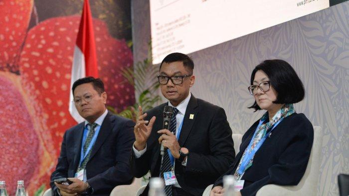 Direktur Utama PLN, Darmawan Prasodjo, menegaskan komitmen PLN untuk mendukung target Pemerintah Indonesia dalam mencapai pertumbuhan ekonomi 8% melalui swasembada energi yang berkelanjutan. Dalam hal ini, PLN telah menyiapkan peta jalan yang konkret serta terus memperluas kolaborasi dengan mitra lokal dan global. Hal ini disampaikannya pada kegiatan Pavilion Indonesia COP29, CEO Climate Talks, Baku, Azerbaijan, Senin (11/11).