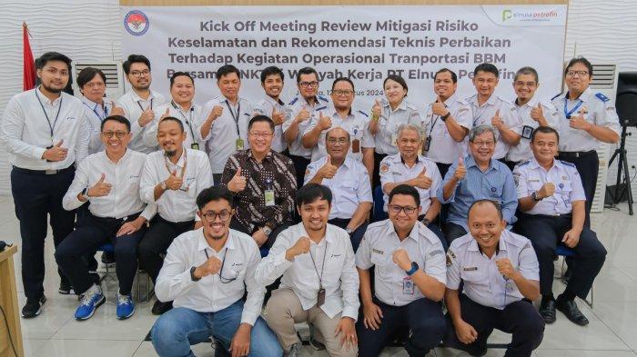 PT Elnusa Petrofin (EPN), anak usaha PT Elnusa, Tbk (ELSA)
bersama dengan Komite Nasional Keselamatan Transportasi (KNKT) mengadakan Kick Off
Program Review Mitigasi Risiko Keselamatan dan Rekomendasi Teknis Perbaikan terhadap
kegiatan operasional transportasi BBM yang dikelola oleh Elnusa Petrofin