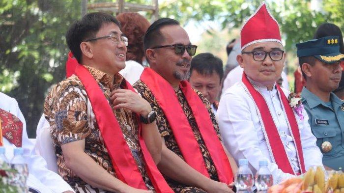 Pasangan calon Wali Kota Manado dan Wawali, Andrei Angouw dan Richard Sualang