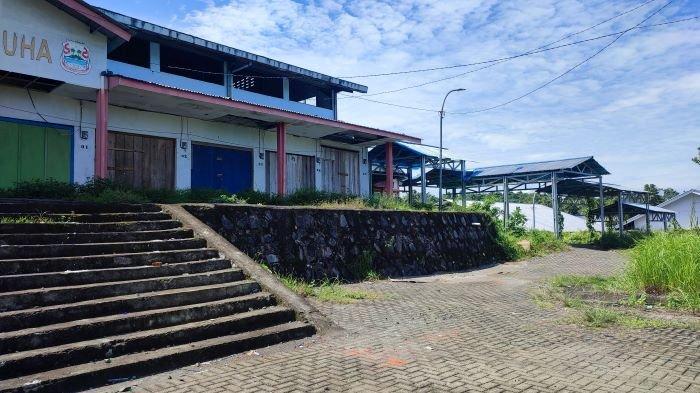 Pasar Buha yang terletak di Jalan Santiago, Kelurahan Buha, Kecamatan Mapanget, Kota Manado, saat ini berhenti beroperasi, Senin (15/7/2024).
