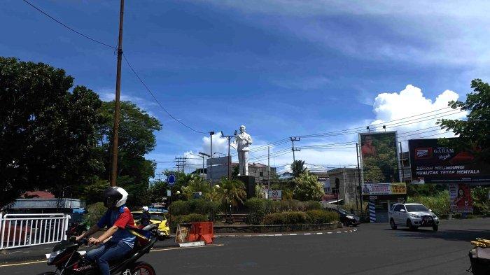 Patung Sam Ratulangi di Ranotana, Sario, Manado Sulawesi Utara, Rabu (29/11/2023). (Foto: tribunmanado.co.id/Wendia Putra Paputungan)