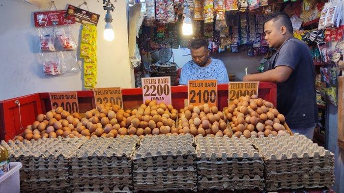 Pedagang telur di Pasar Bersehati Manado