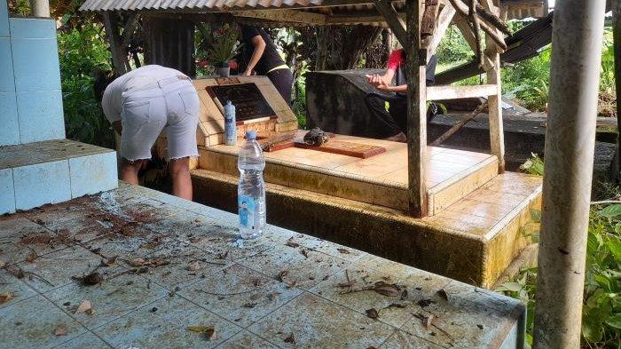 Warga Sulut padati pekuburan pada Senin (23/12/2024)