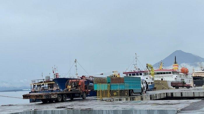 Pelabuhan Bitung, Sulawesi Utara.