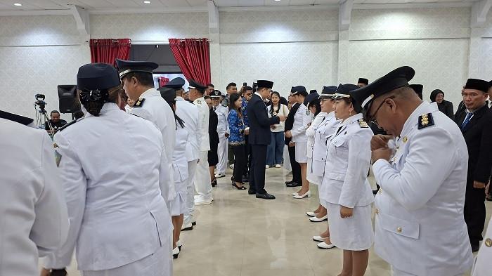 DILANTIK: Pelantikan dan pengambilan sumpah janji pejabat Admistrator, pengawas dan fungsional di lingkungan Pemerintah Kabupaten Kepulauan Sangihe Kamis (17/7/2025).