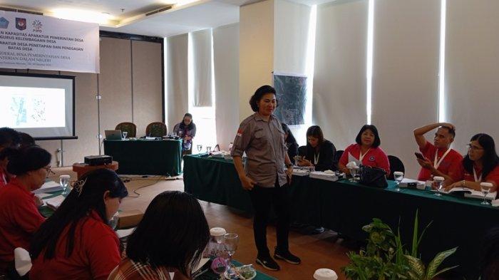 Pelatihan P3PD dari Dirjen Pemerintahan Desa Kemendagri Gelombang V hari ke 3 di Hotel Peninsula Manado, Sulawesi Utara.