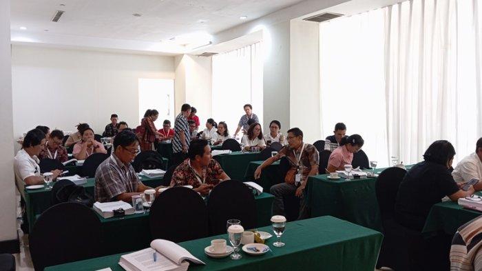 Pelatihan P3PD dari Dirjen Pemerintahan Desa Kemendagri Gelombang V hari ke 3 di Hotel Peninsula Manado, Sulawesi Utara.