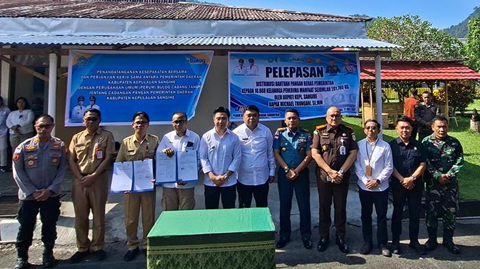 Pelepasan Distribusi Bantuan Pangan Beras. Foto 5