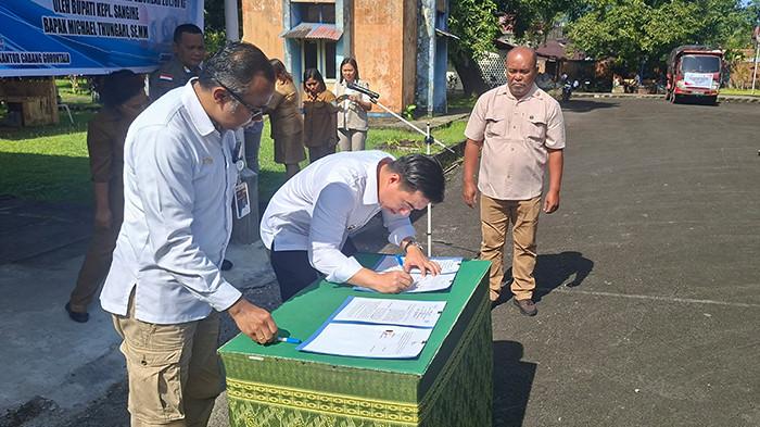 Pelepasan Distribusi Bantuan Pangan Beras di Sangihe