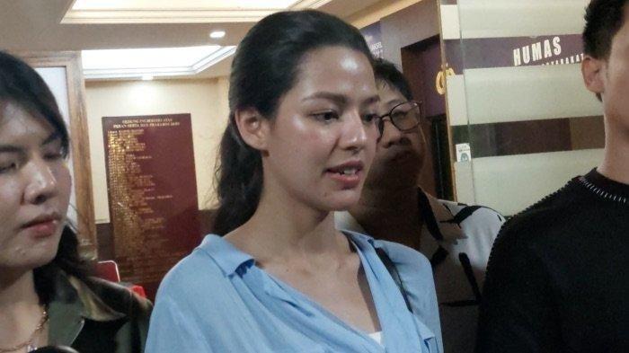 Pemain sinetron dan film Susan Sameh menjadi korban kasus penipuan tiket palsu konser Coldplay, Rabu (15/11/2023). Tindak penipuan itu membuat Susan Sameh sampai gagal nonton konser band favoritnya tersebut.