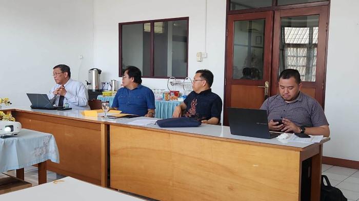 Pemaparan hasil studi kelayakan pembentukan Keuskupan Sulawesi Tengah di Wisma Keuskupan Manado, Senin (21/7/2025).