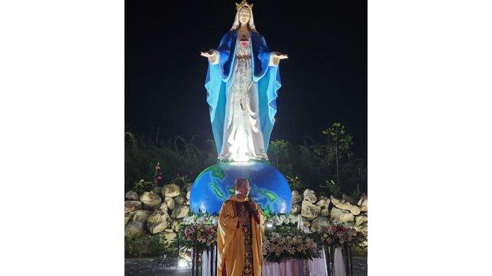 Uskup Manado Mgr Rolly Untu MSC menyampaikan sambutan seusai perayaan Ekaristi pemberkatan Taman Maria di Paroki Maria Ratu Damai Tomohon, Jumat (11/10/2024).
